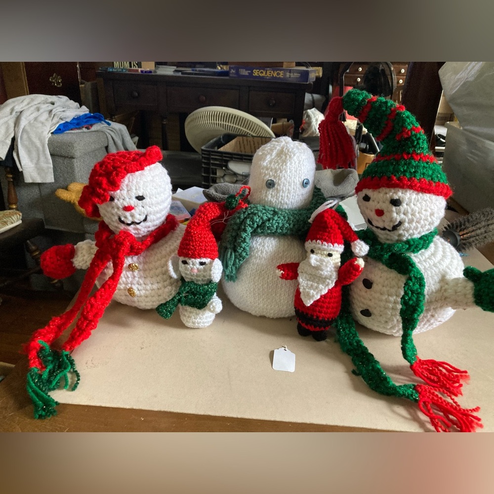 Estate auction,5 Handmade Crocheted snowmen
